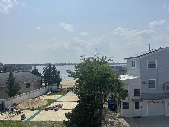 4th image of 83 Vanard Dr