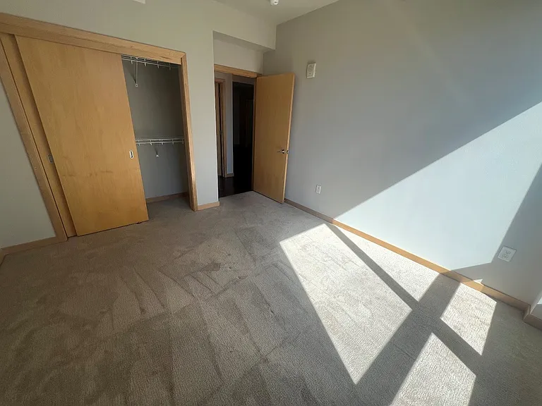 Venture Luxury High Rise — Photo 270