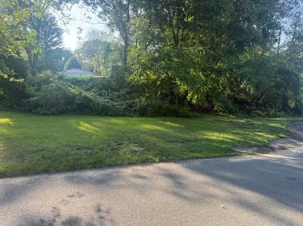 Vacantland Sleepy Hollow Dr, Battle Creek, MI 49017