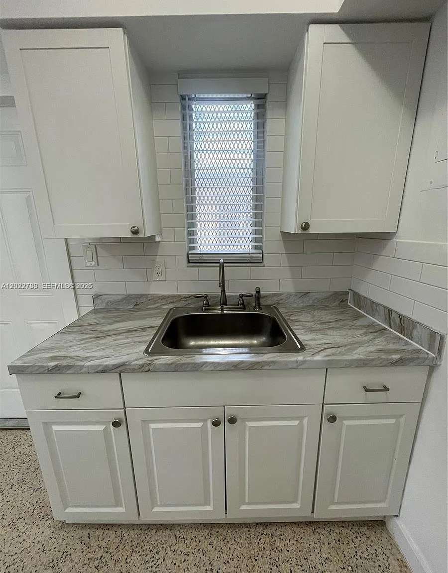 1 bed, 1.0 bath, $1,800 — Photo 2