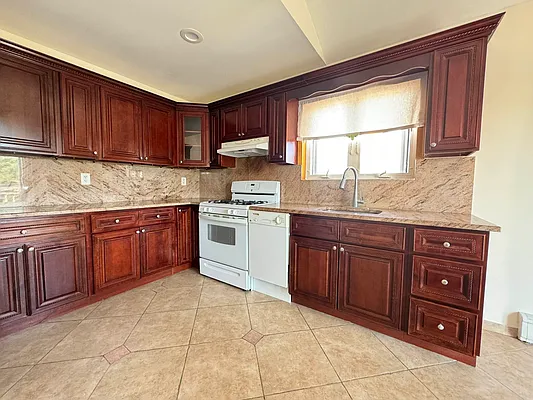 Rented by NY Space Finders Inc. | media 16