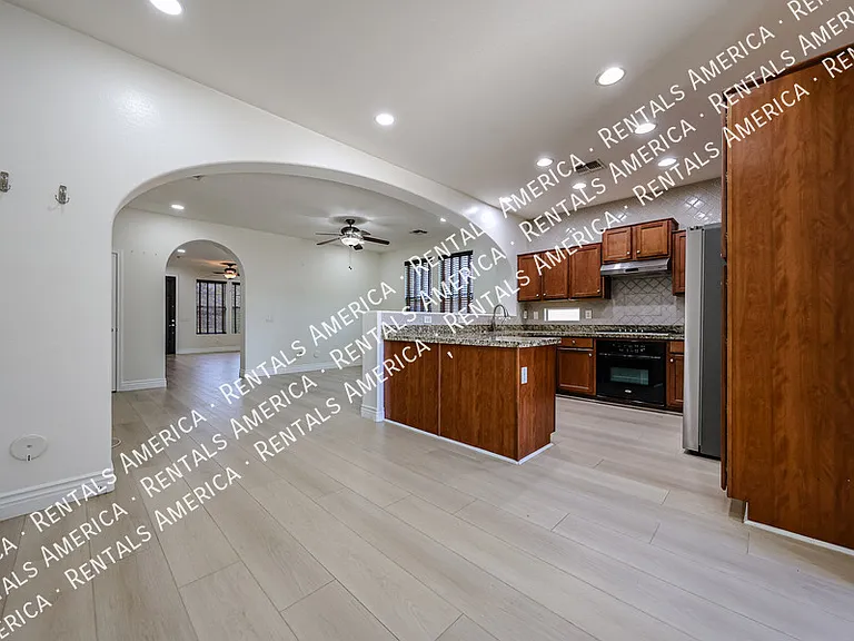 1081 N Mason Dr — Photo 27