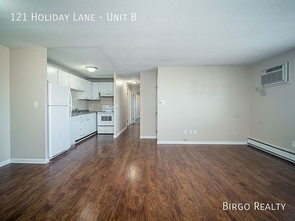 2nd image of 121 Holiday Ln Unit B