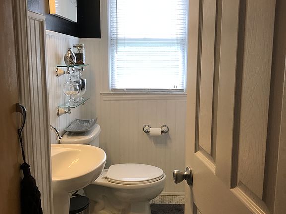 Main floor bath