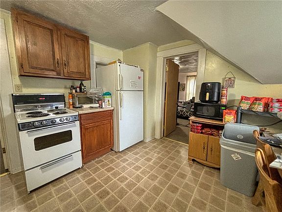 4th image of 326 S Wisconsin Avenue