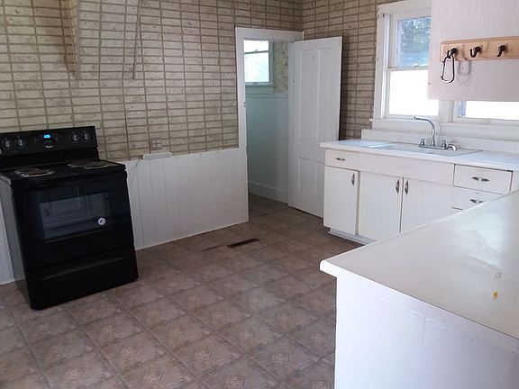 5th image of 318 E 12th St