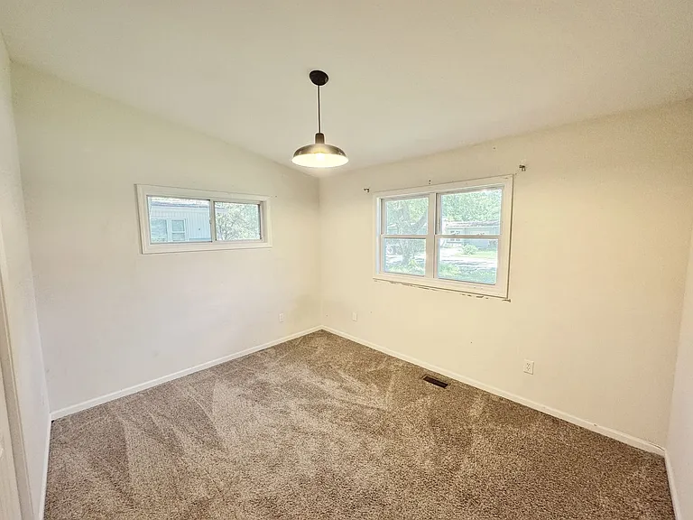 804 E Clark St — Photo 12