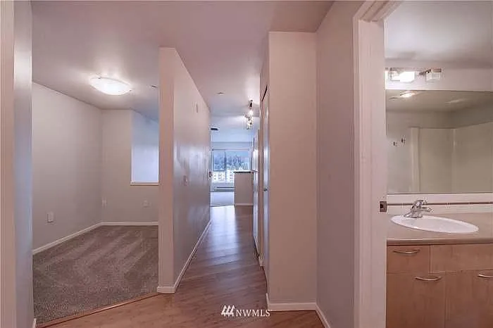 12334 31st Ave NE — Photo 2