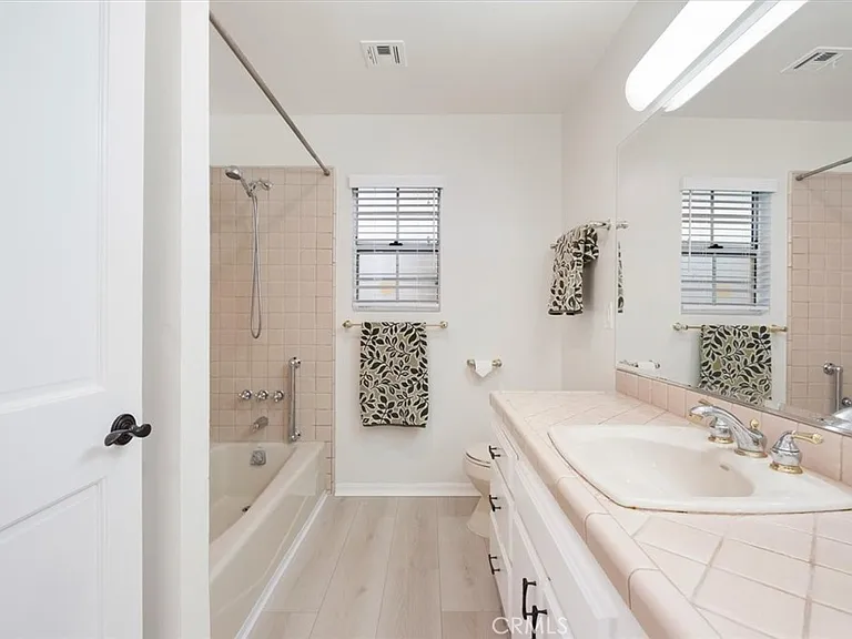 3969 Longridge Studio Ctr — Photo 33