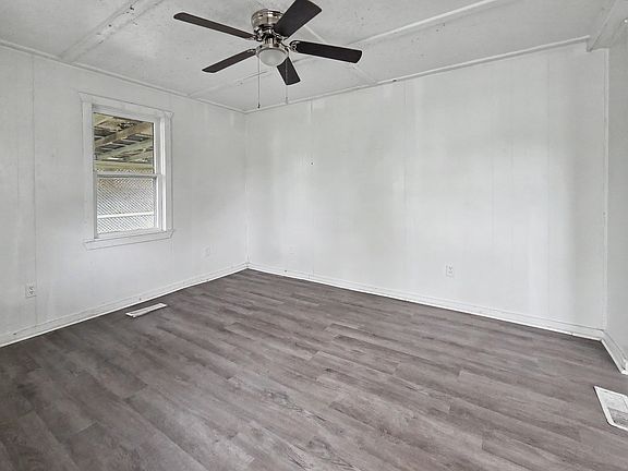 3rd image of 1408 N Forest Avenue