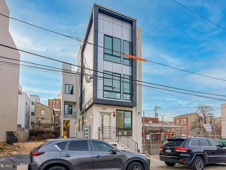 1230 N Marshall St #3R — Photo 13