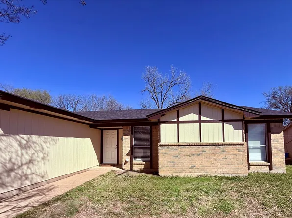 211 W Volunteer Dr, Arlington, TX 76014