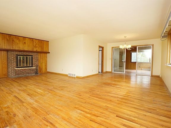 4th image of 420 Wellesley Ave
