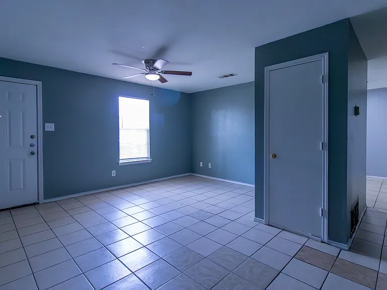 1601 Benttree Dr #1 — Photo 6