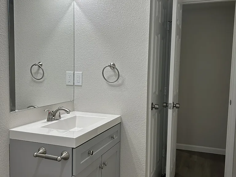 407 N Justin Ave #D — Photo 10