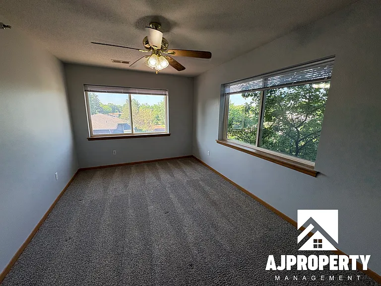 1000 S Summit Ave #7 — Photo 7