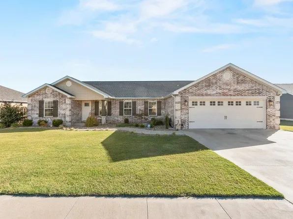 1204 Huntress Dr, Sikeston, MO 63801