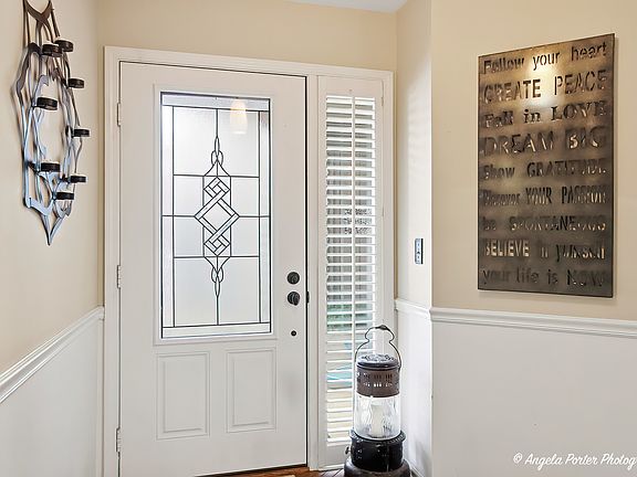 2nd image of 890 Shoreline Rd