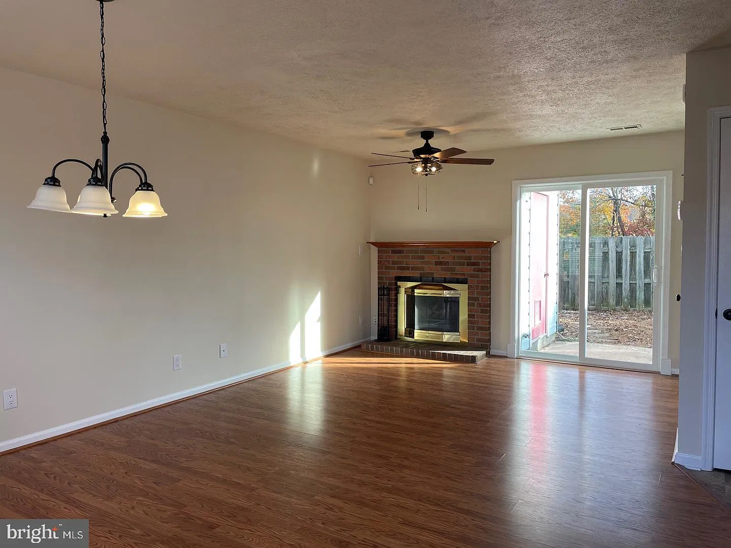 2 bed, 1.5 bath, 946 sqft, $1,700 — Photo 4