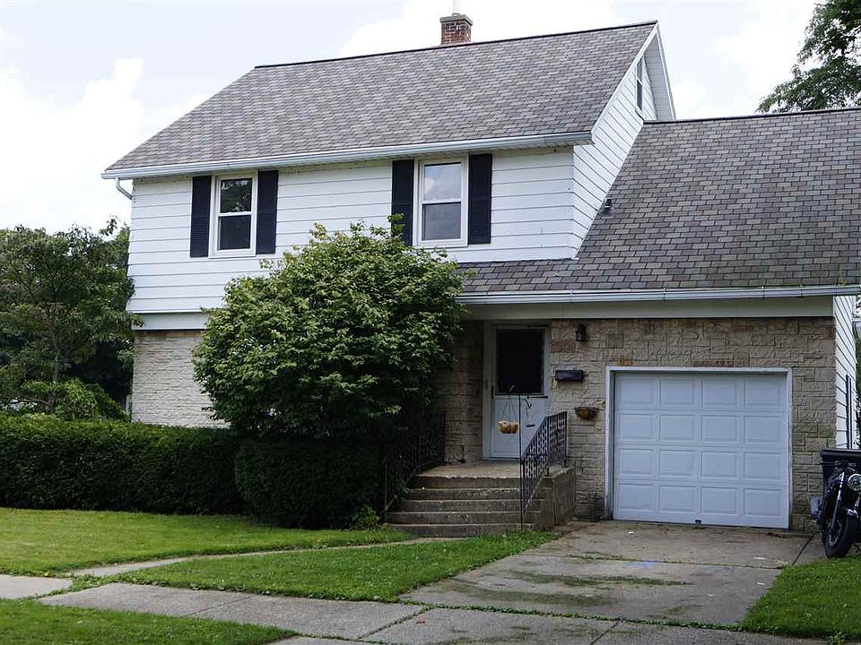 1st image of 566 N Pine St