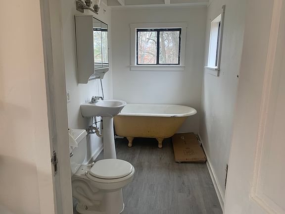 3rd image of 75 1/2 Wall St