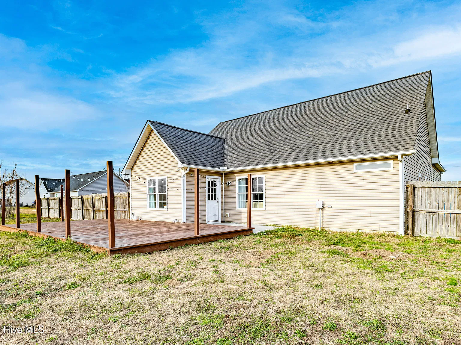 3 bed, 2.0 bath, $1,900 — Photo 4