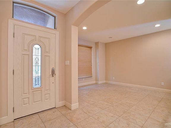 4th image of 613 E Thornhill Ave