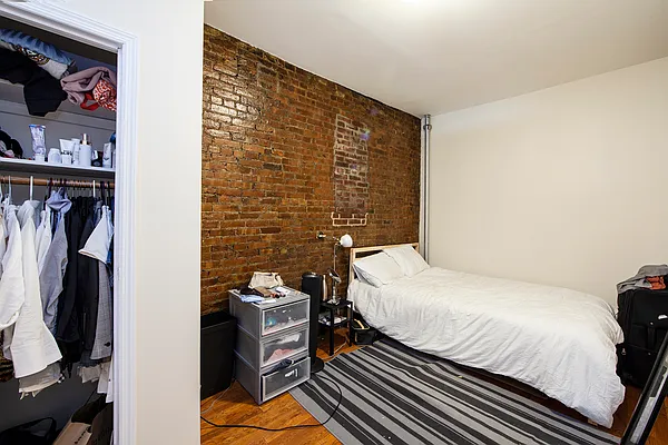 Rented by R New York | media 33