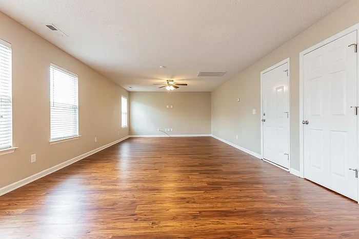 111 Bellevue Dr — Photo 6