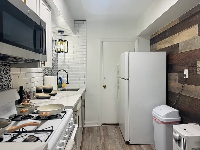 5737 Hobart St #5 — Photo 20