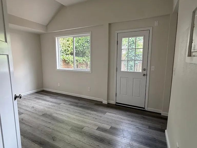 421 Golden Ave — Photo 6