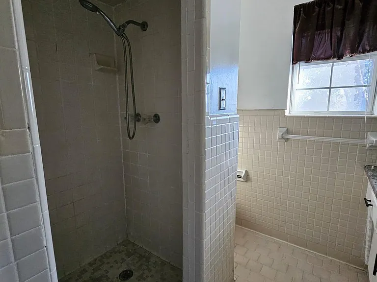 Laurel Canyon Dr — Photo 5
