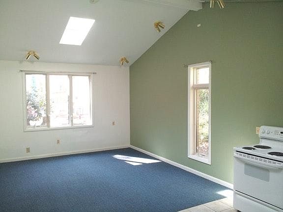 Studio- large window unfurnished