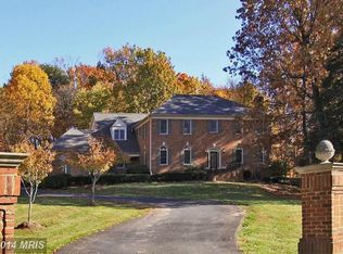 875 Old Holly Dr, Great Falls, VA