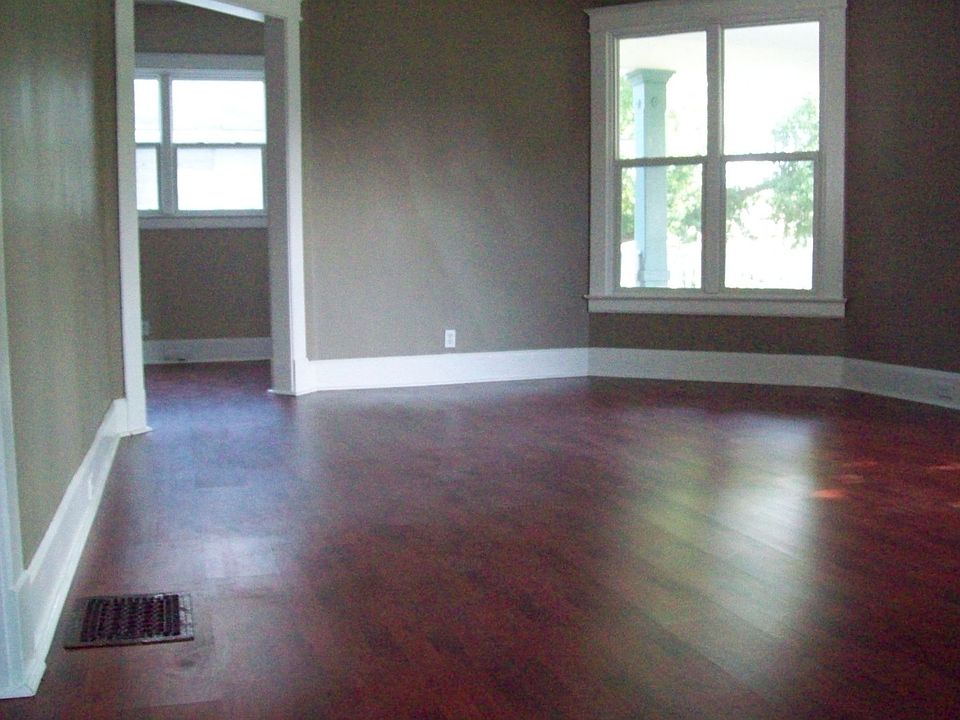 2nd image of 2940 Boulevard Pl