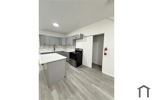 212 W 5th St Photo 1