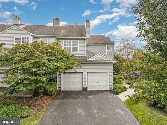 3rd image of 7 Victoria Cir