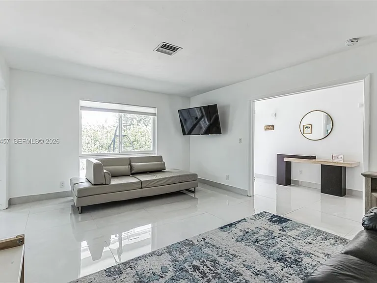 633 N Crescent Dr — Photo 10