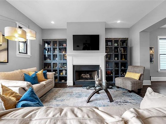 5th image of 388 Bill Kennedy Way SE