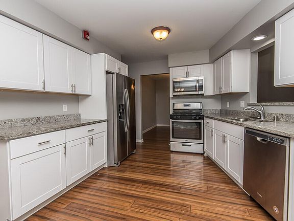 3rd image of 6245 W Plaza Cir