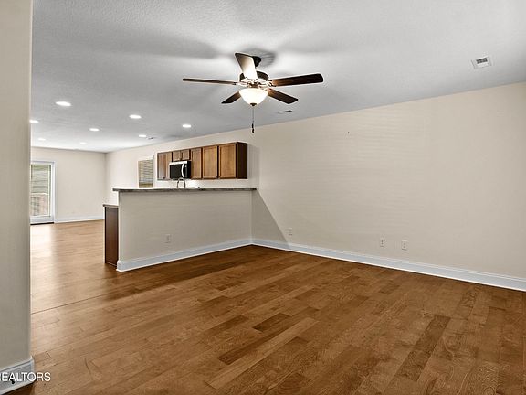 4th image of 8021 Poplar Grove Ln