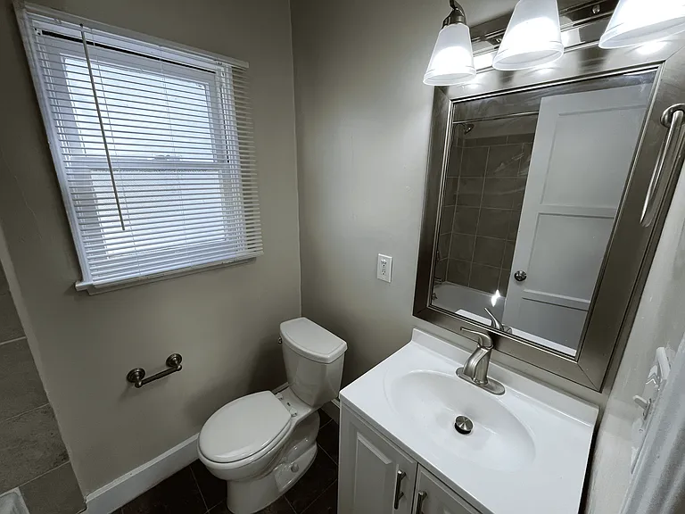 621 Midvale Avenue — Photo 6