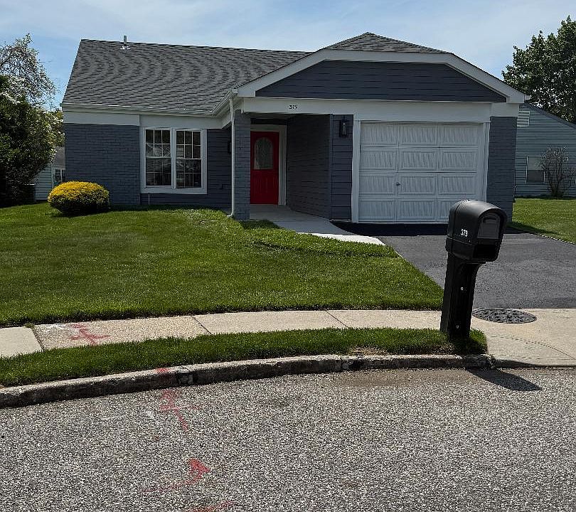1st image of 379 Larchmont Court