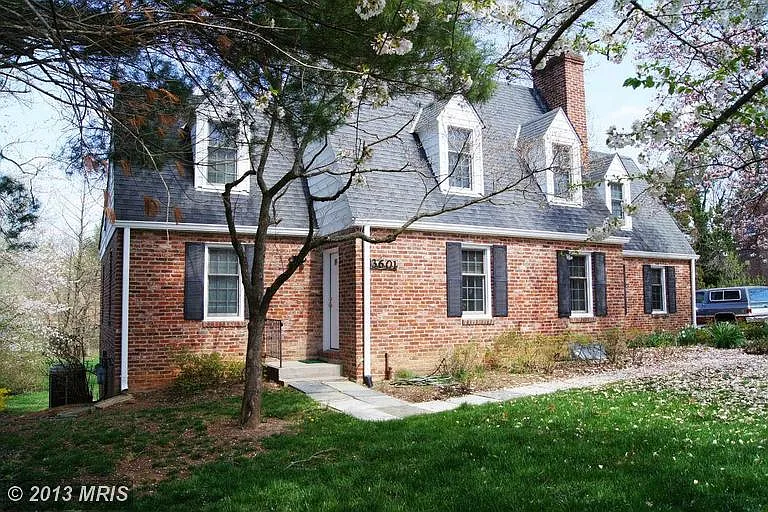 3601 Queen Mary Dr photo 1