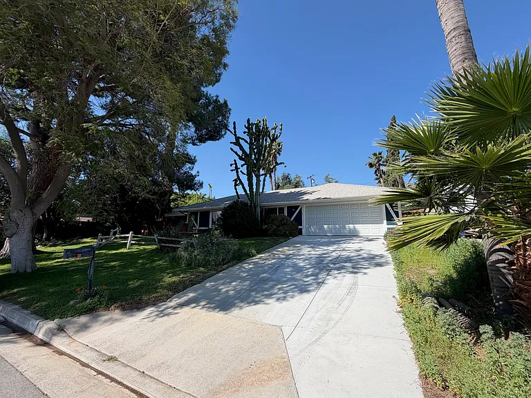7811 Bolero Dr — Photo 2