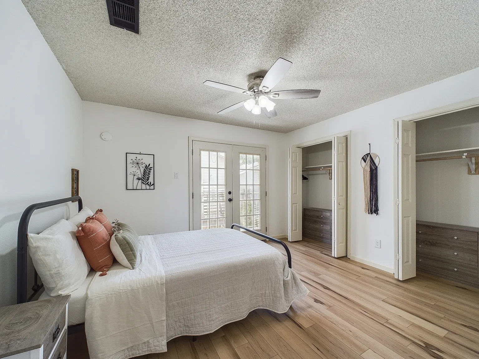 100 Teal Lane 46 - 1 — Photo 4