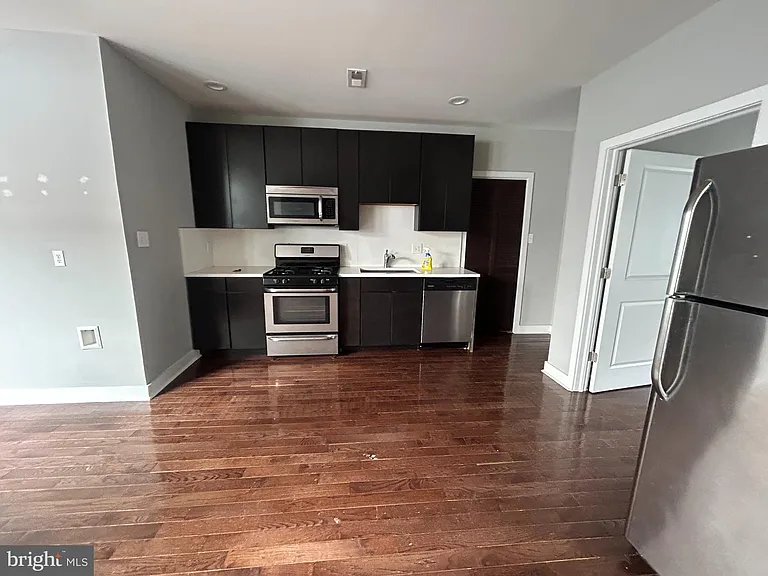 723 Sansom St #4B — Photo 3