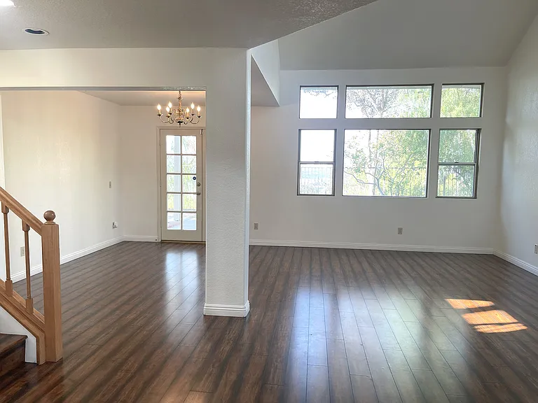 2985 Amber Dr — Photo 3