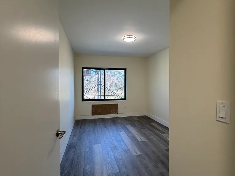 2512 Bronx Park E #B — Photo 9