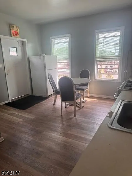 1 bed, 2.5 bath, $980 — Photo 3